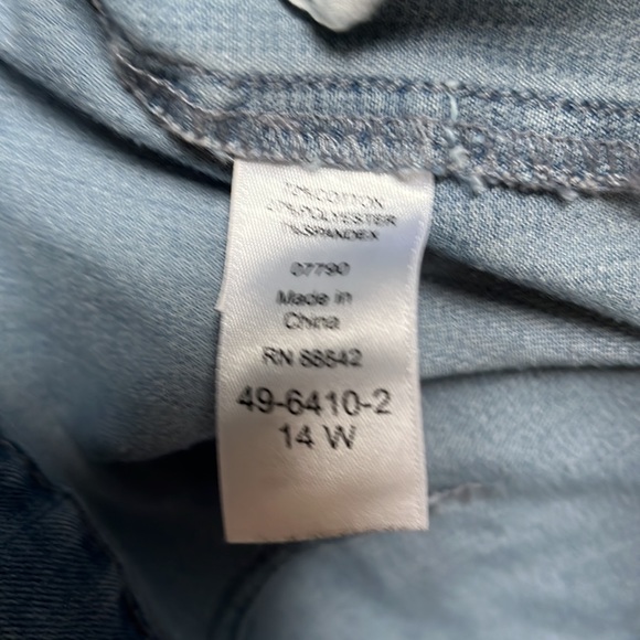 ❤️DENIM24/7 Light Wash Flared 👖 - Picture 3 of 4